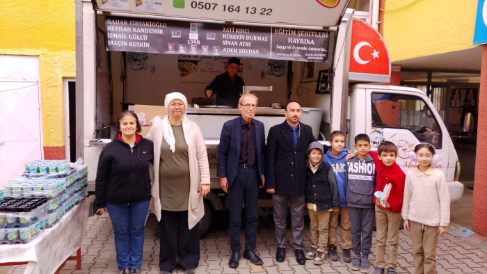 Eğitim şehitleri için lokma dağıtıldı